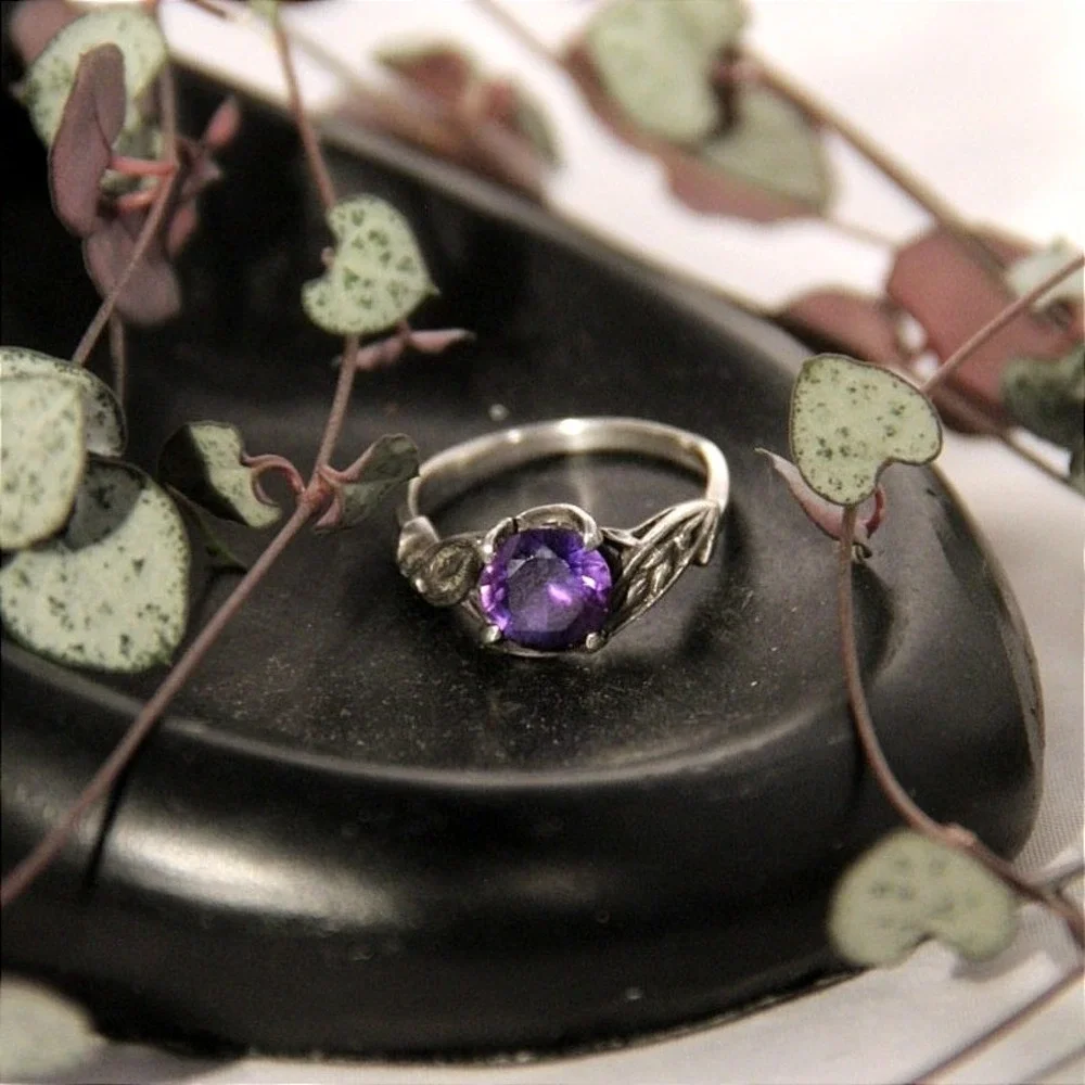 Sterling Silver Amethyst Leaf Ring Botanical Nature Inspired Band Size 8 - Picture 1 of 6